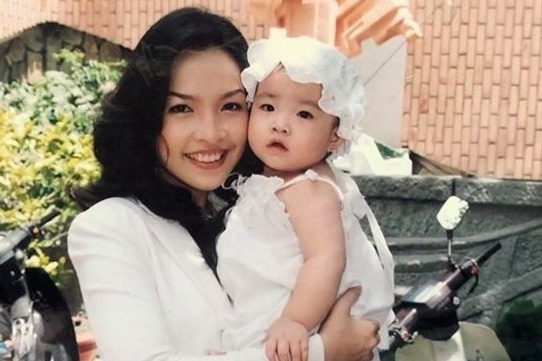 Hien Thuc dang anh o tuoi 21 ben con gai hinh anh