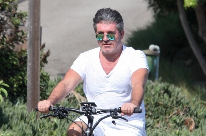 Simon Cowell gay ba dot song sau tai nan xe dap hinh anh