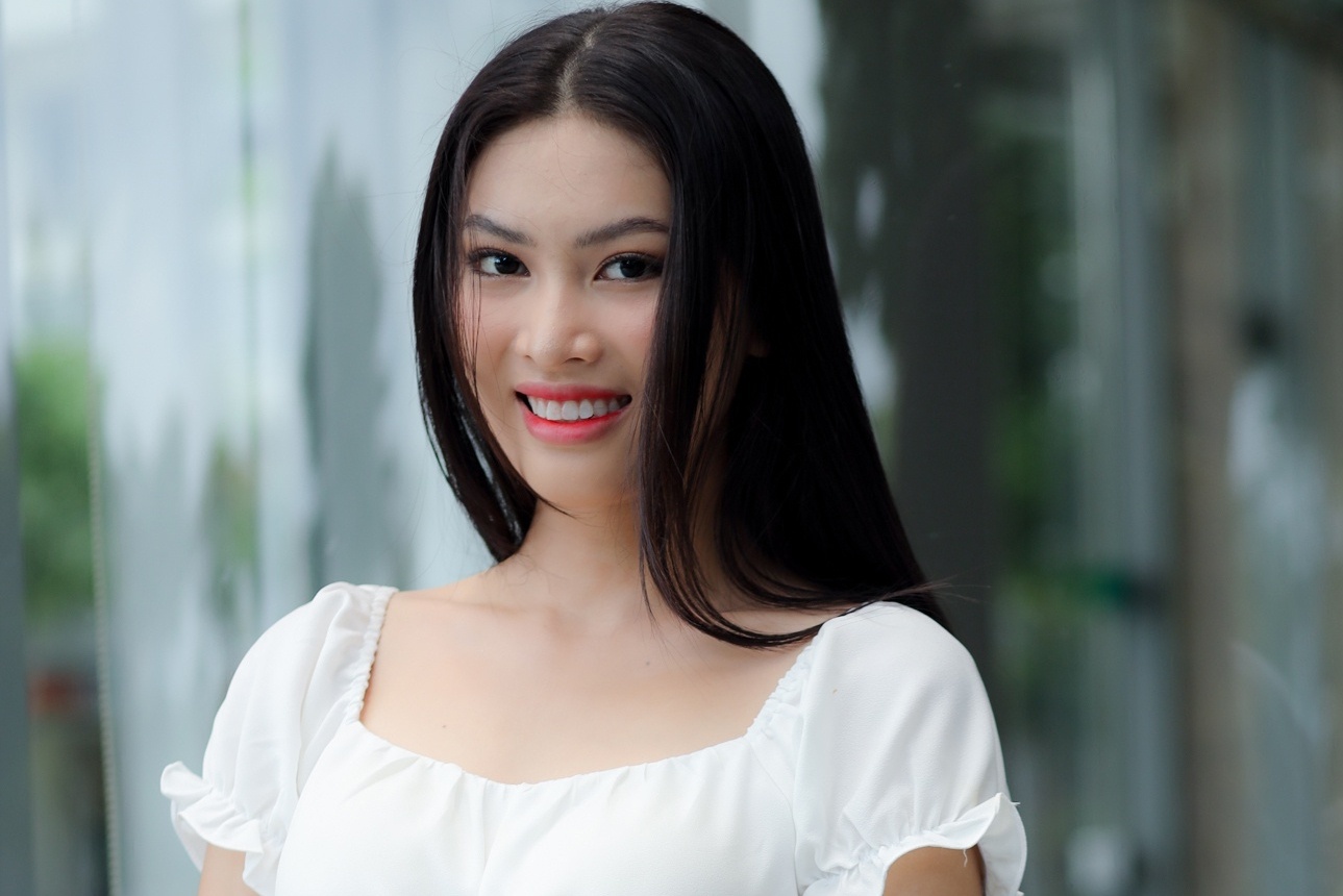 Doi thuong cua co gai chan dai 1,11 m thi Hoa hau Viet Nam 2020 hinh anh