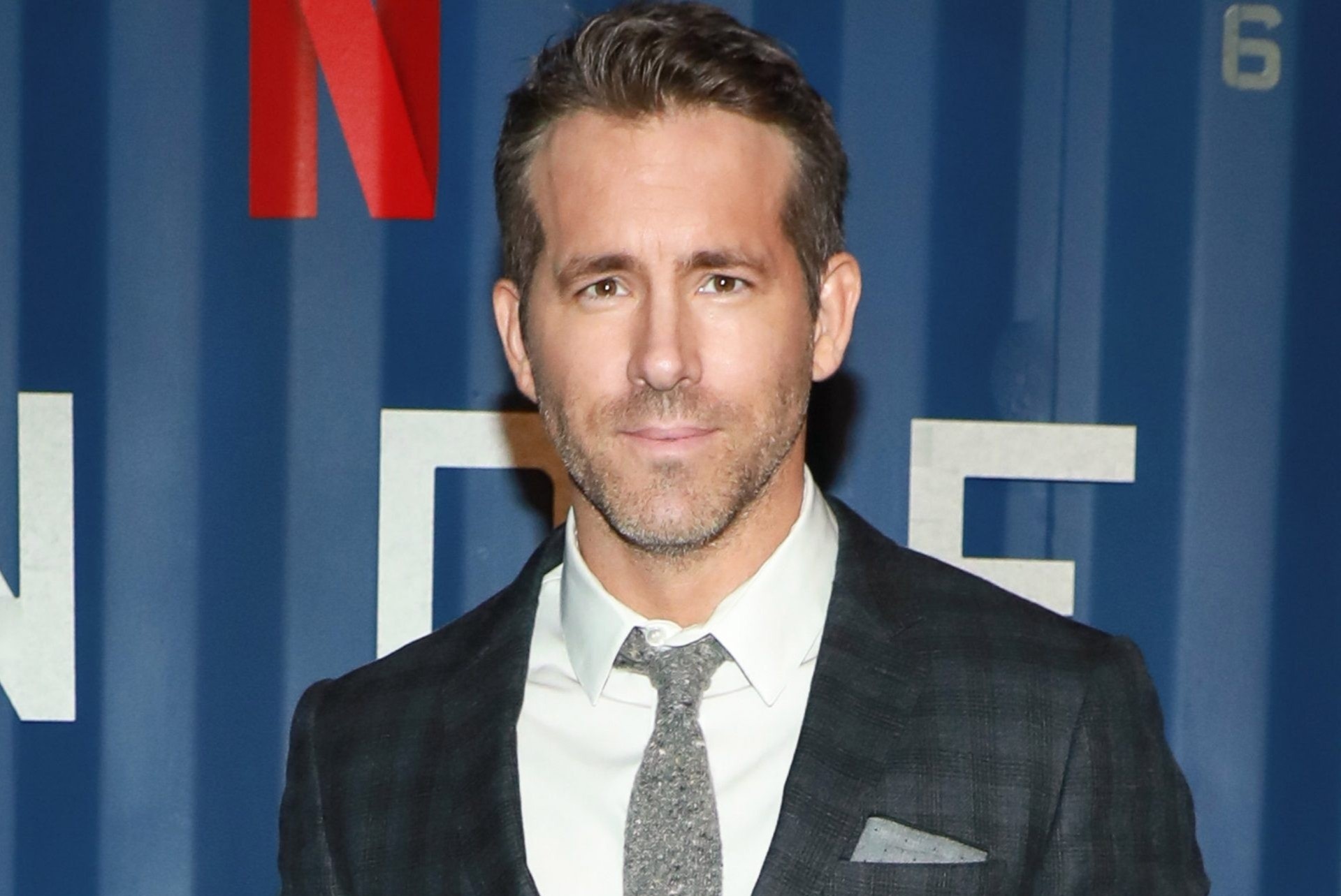 Tai tu ‘Deadpool’ keu goi nguoi tre Canada ngung mo tiec hinh anh