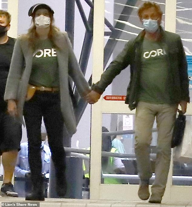 Sean Penn cuoi vo kem 32 tuoi anh 1