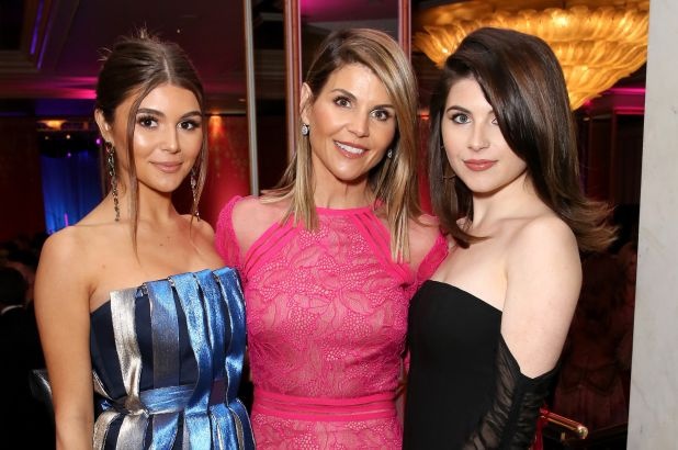 Dien vien Lori Loughlin ngoi tu vi chay truong cho con hinh anh