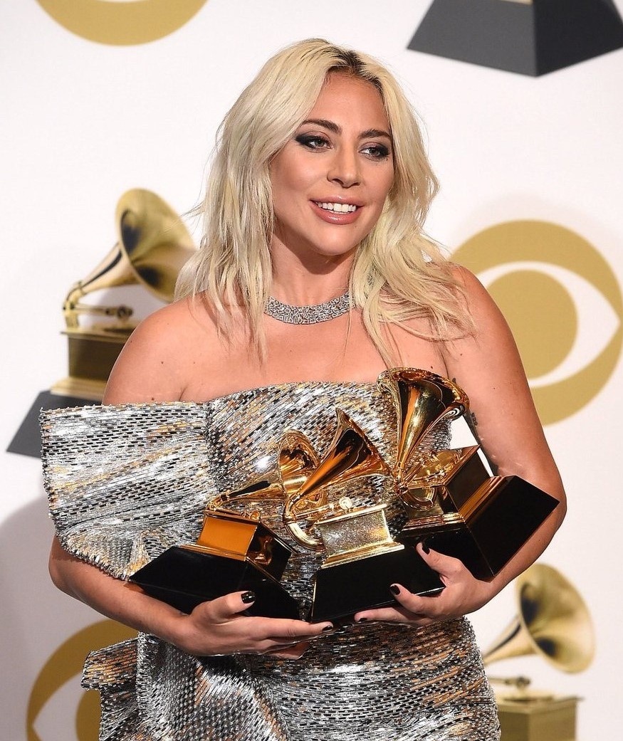 Paris Hilton bi danh anh 1