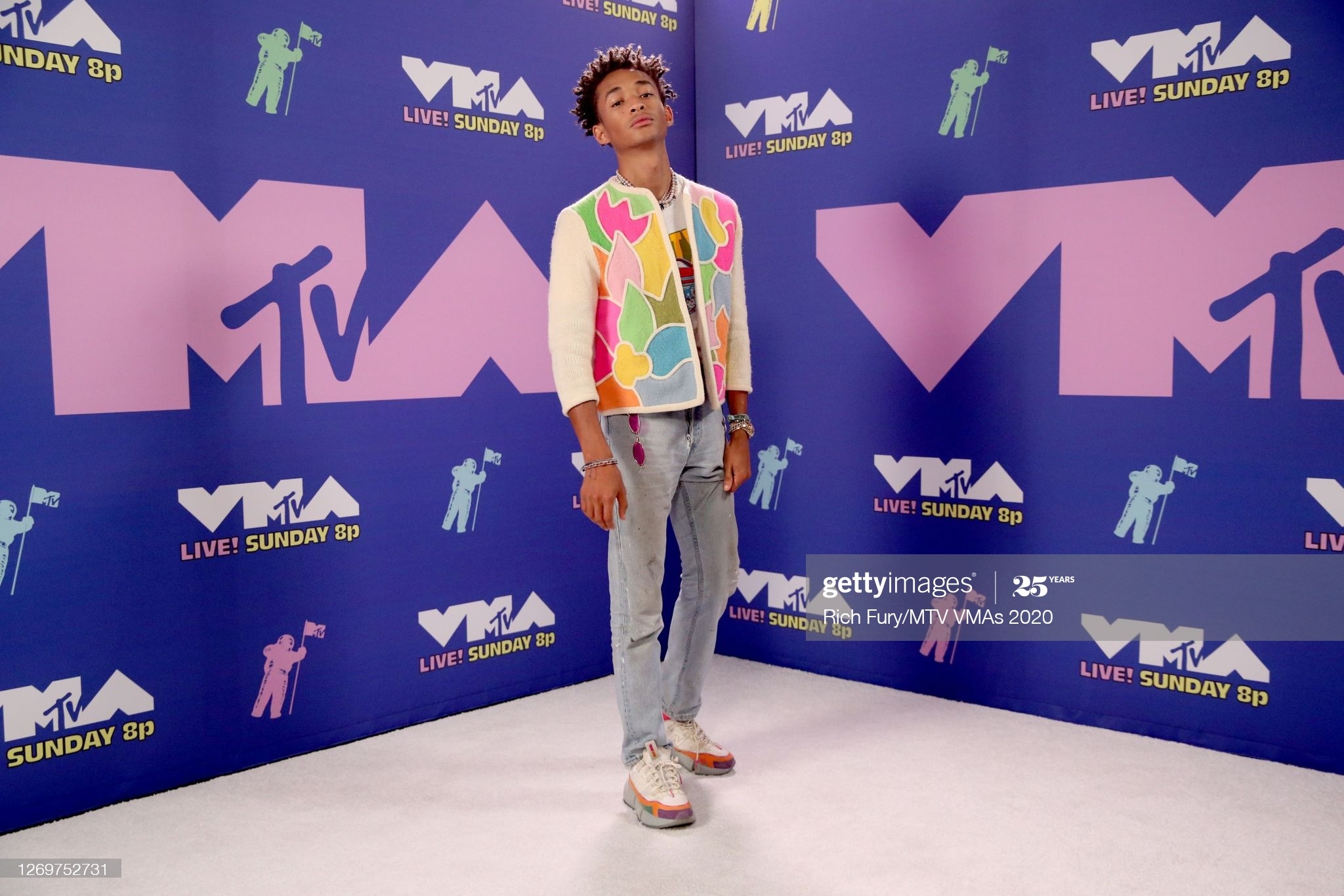 miley cyrus mac xuyen thau anh 3