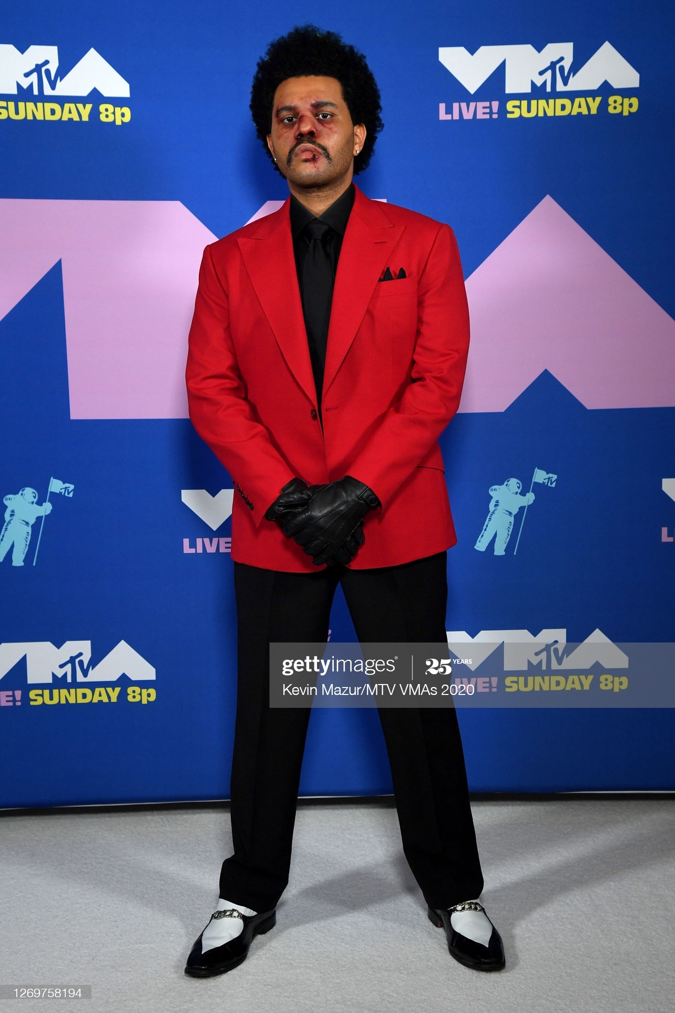 miley cyrus mac xuyen thau anh 6