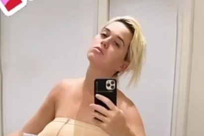 Katy Perry dang anh sau 5 ngay sinh con hinh anh