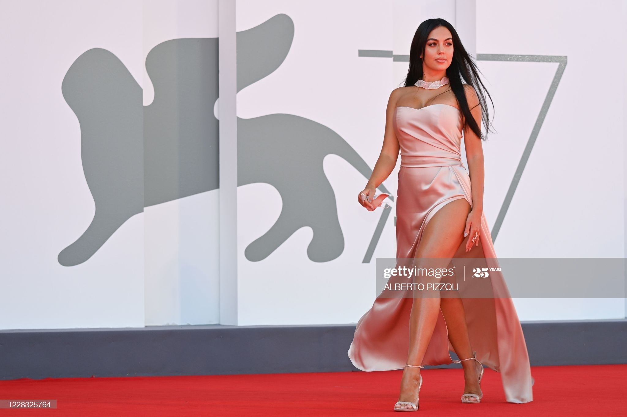 ban gai Cristiano Ronaldo anh 1