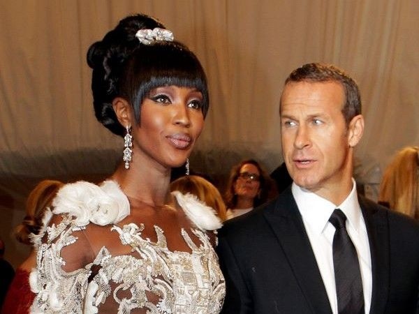 Naomi Campbell bi ty phu doi no sau 7 nam chia tay hinh anh