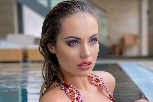 Hoa hau Natalie Kocendova mat con vi sinh non hinh anh