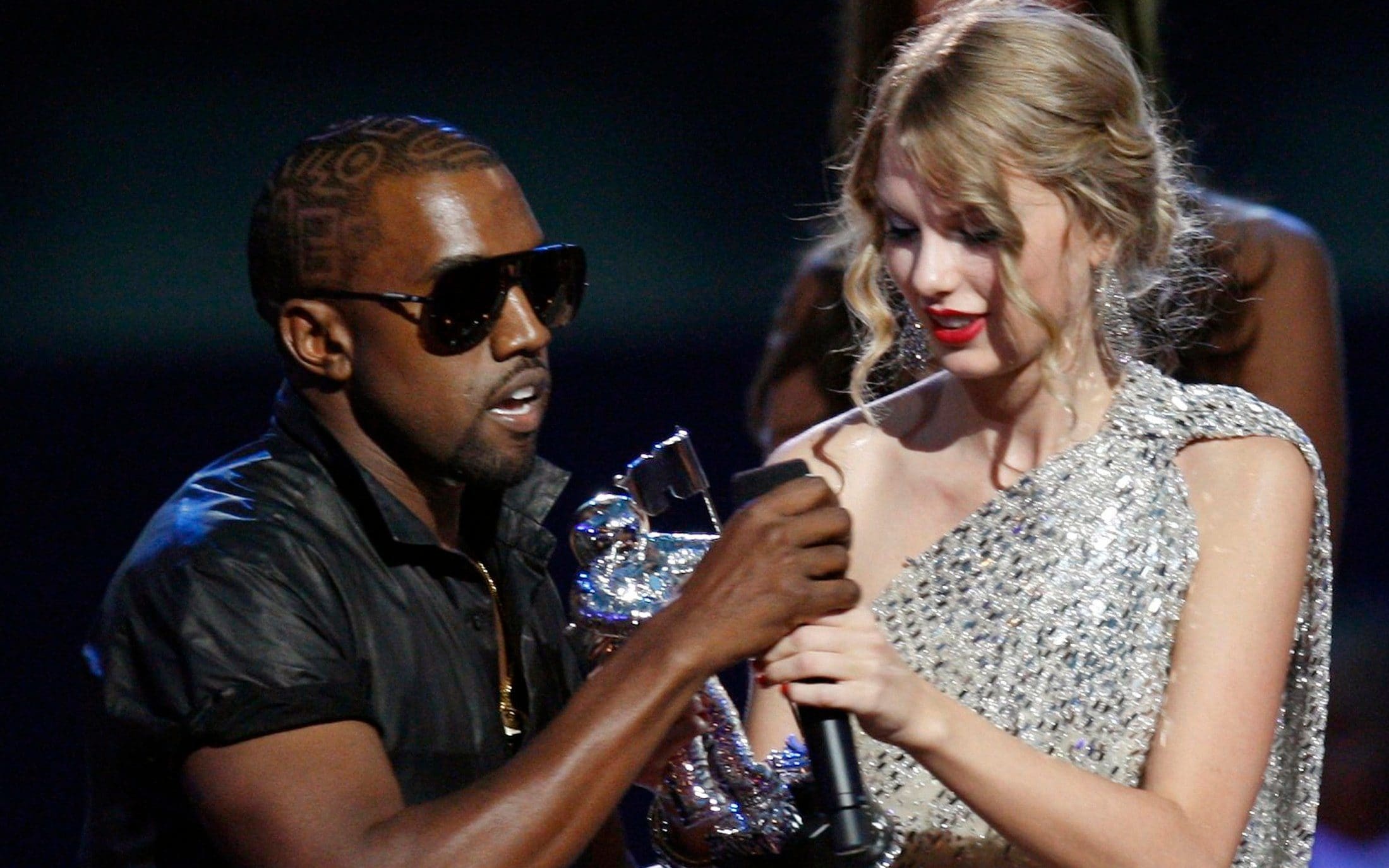 Kanye West cong khai ung ho Taylor Swift hinh anh
