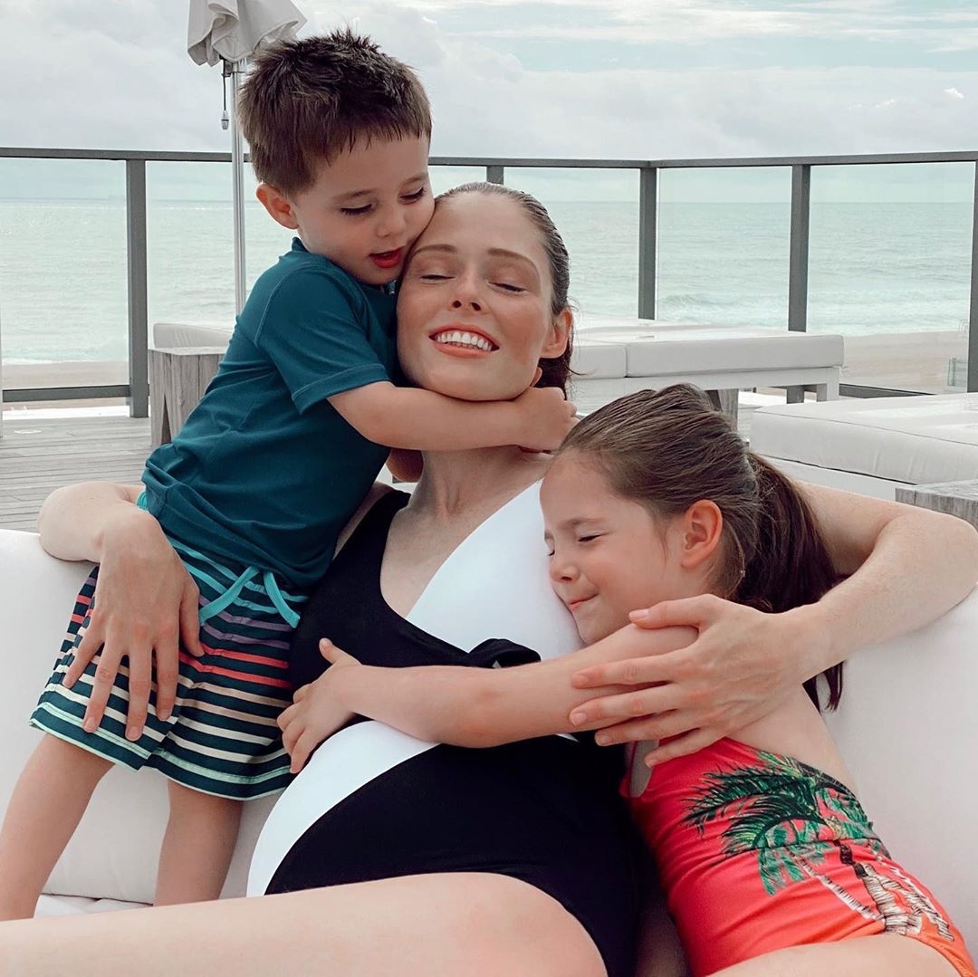 coco rocha bung bau di catwalk anh 3