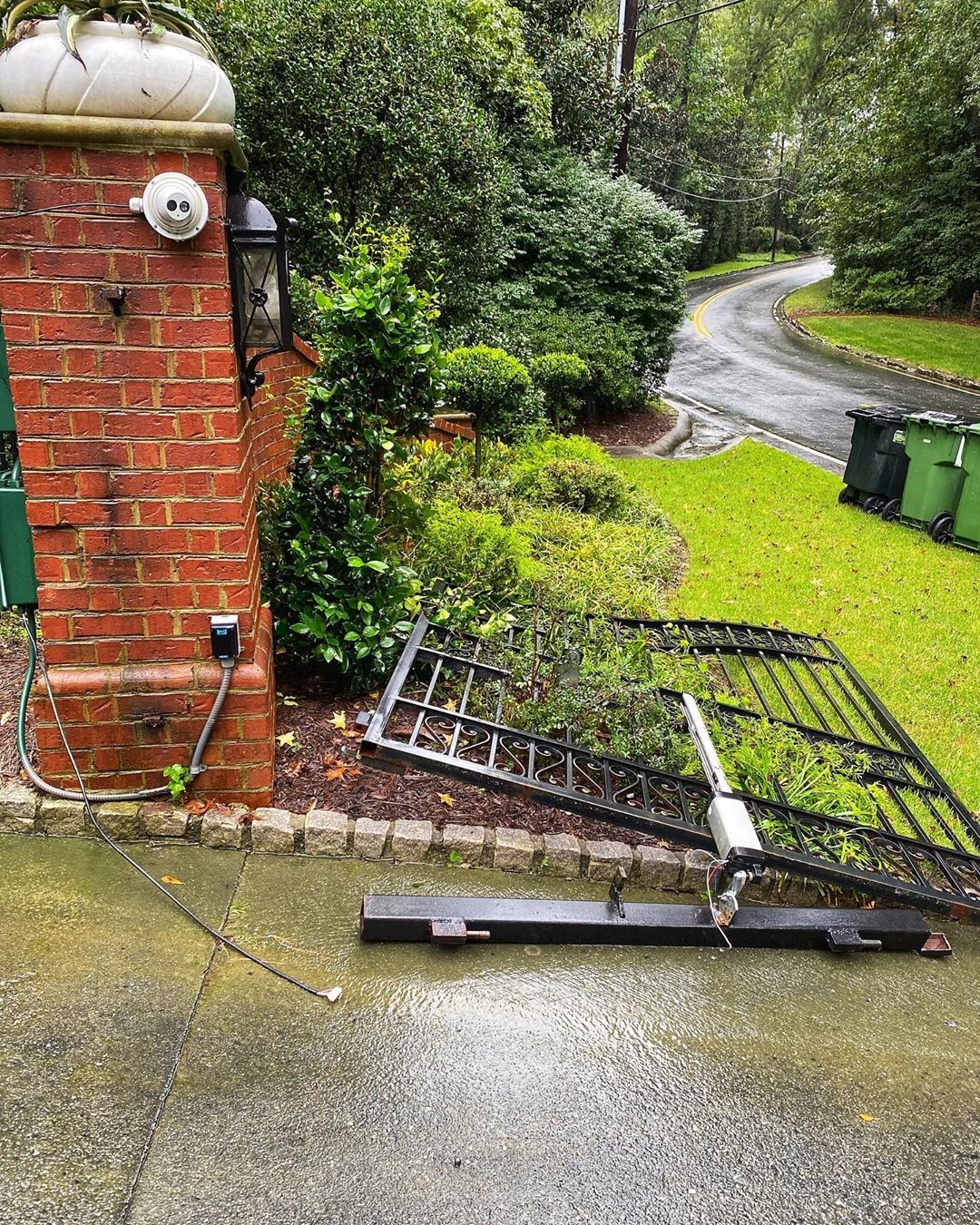 the rock tay không phá cổng nhà ảnh 2 the rock tay khong pha cong nha anh 2