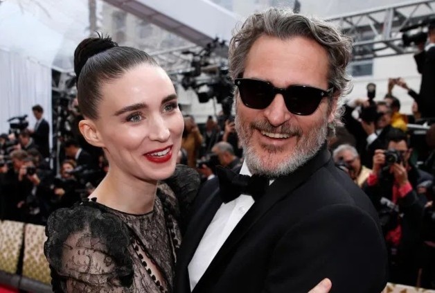 Tai tu 'Joker' Joaquin Phoenix don con dau long hinh anh