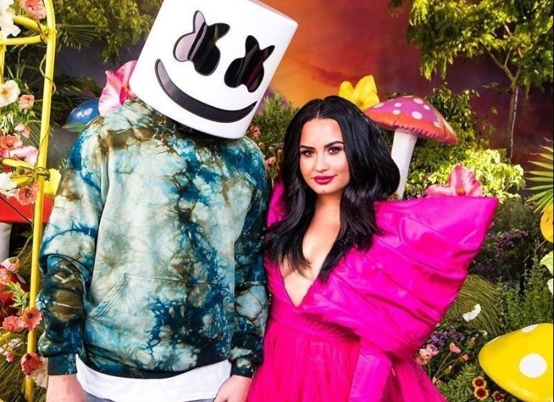 Demi Lovato dien vay Cong Tri trong MV moi hinh anh