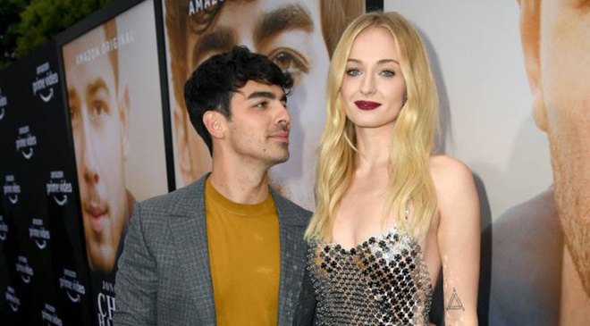 Nhung cap nghe si chenh lech chieu cao hinh anh