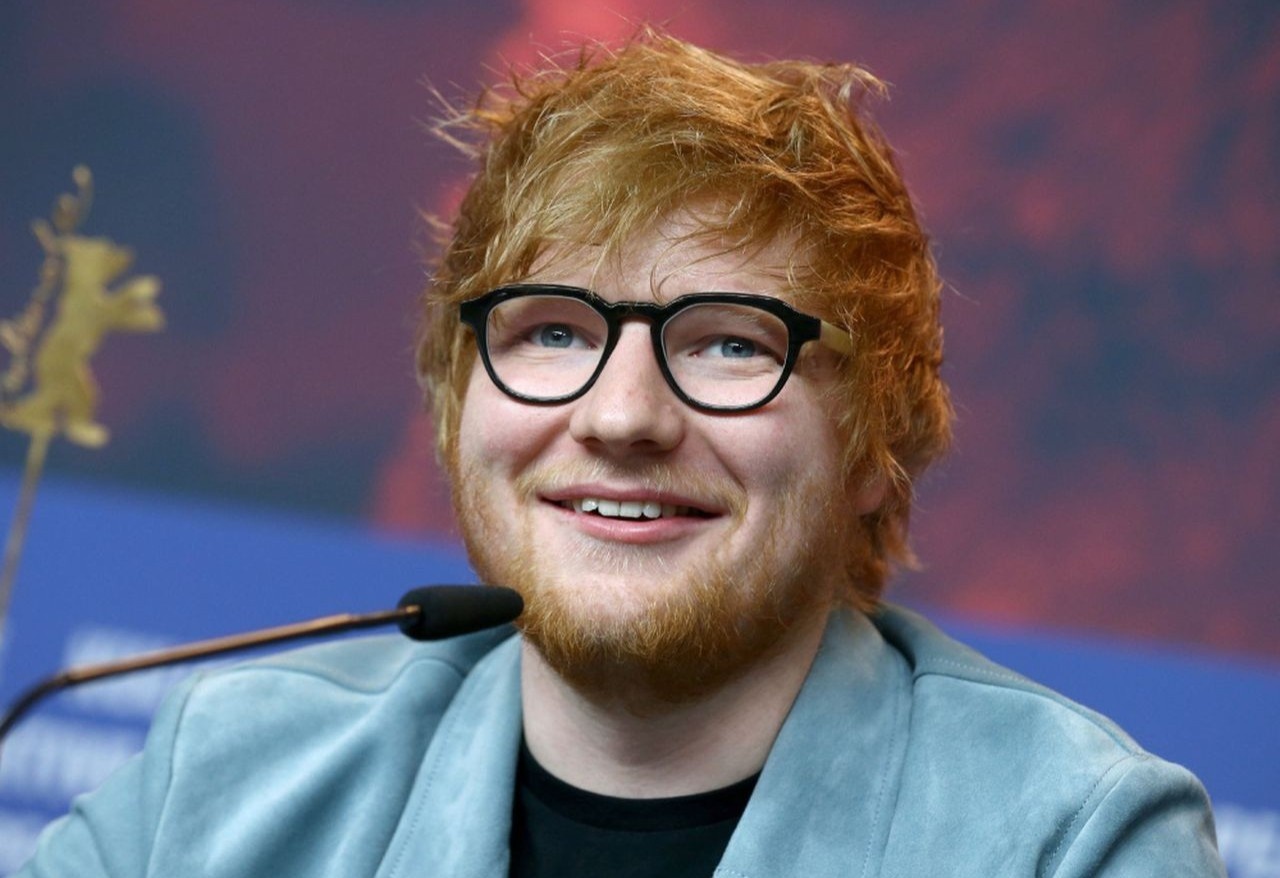 Ed Sheeran trong rung tren khu dat cua minh hinh anh