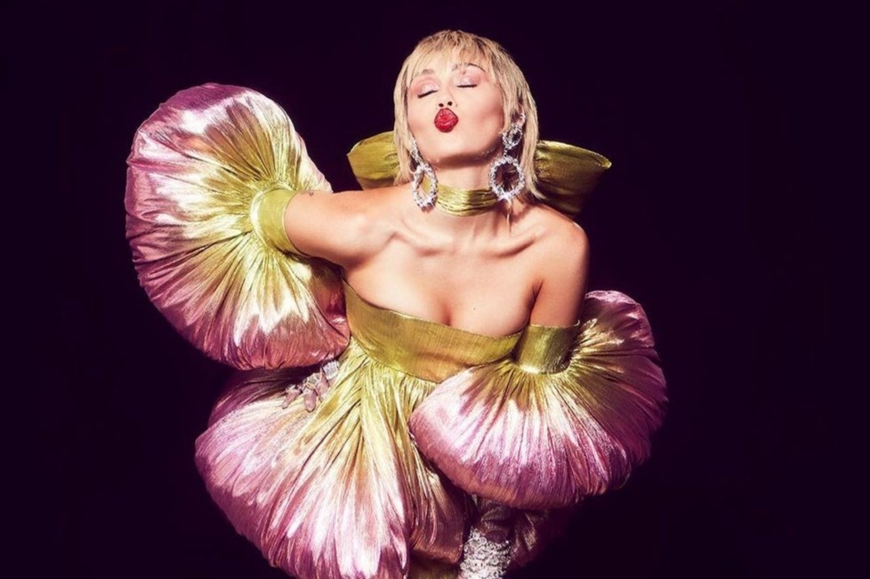 Miley Cyrus lam mau anh cho sinh vien hinh anh