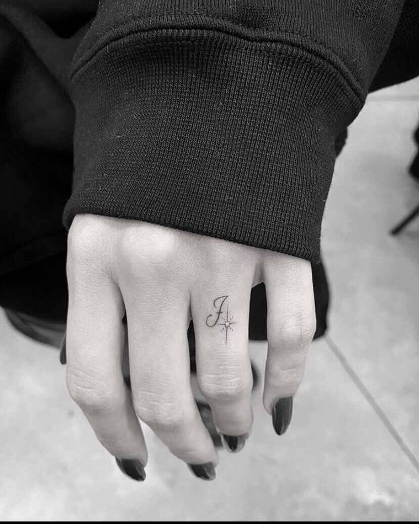Hailey xăm tên Justin Bieber  ảnh 2 Hailey xam ten Justin Bieber anh 2