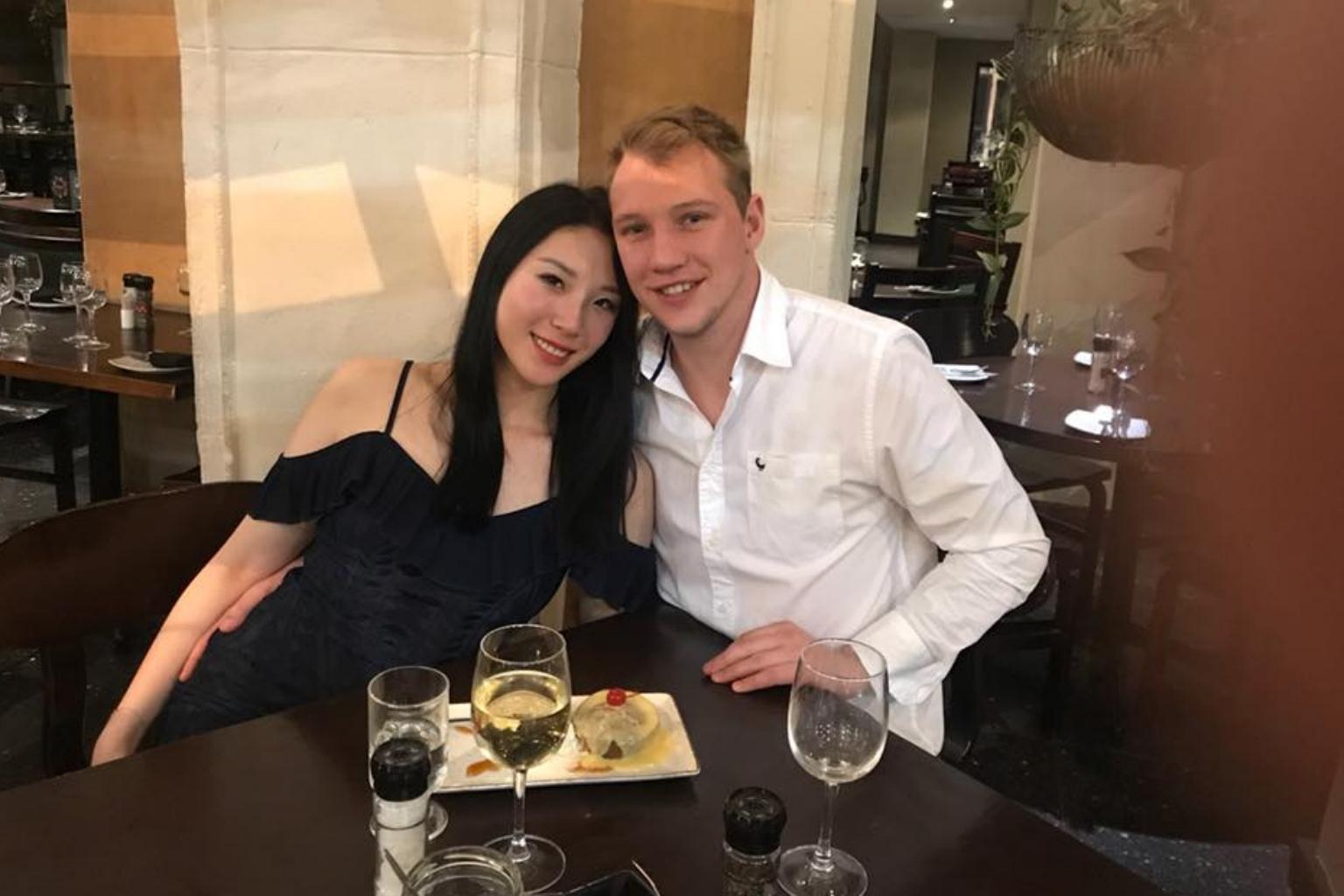 nguoi mau malaysia qua doi vi hut mo anh 1