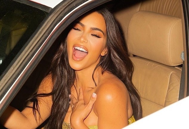 Ben trong tiec sinh nhat 40 tuoi cua Kim Kardashian hinh anh