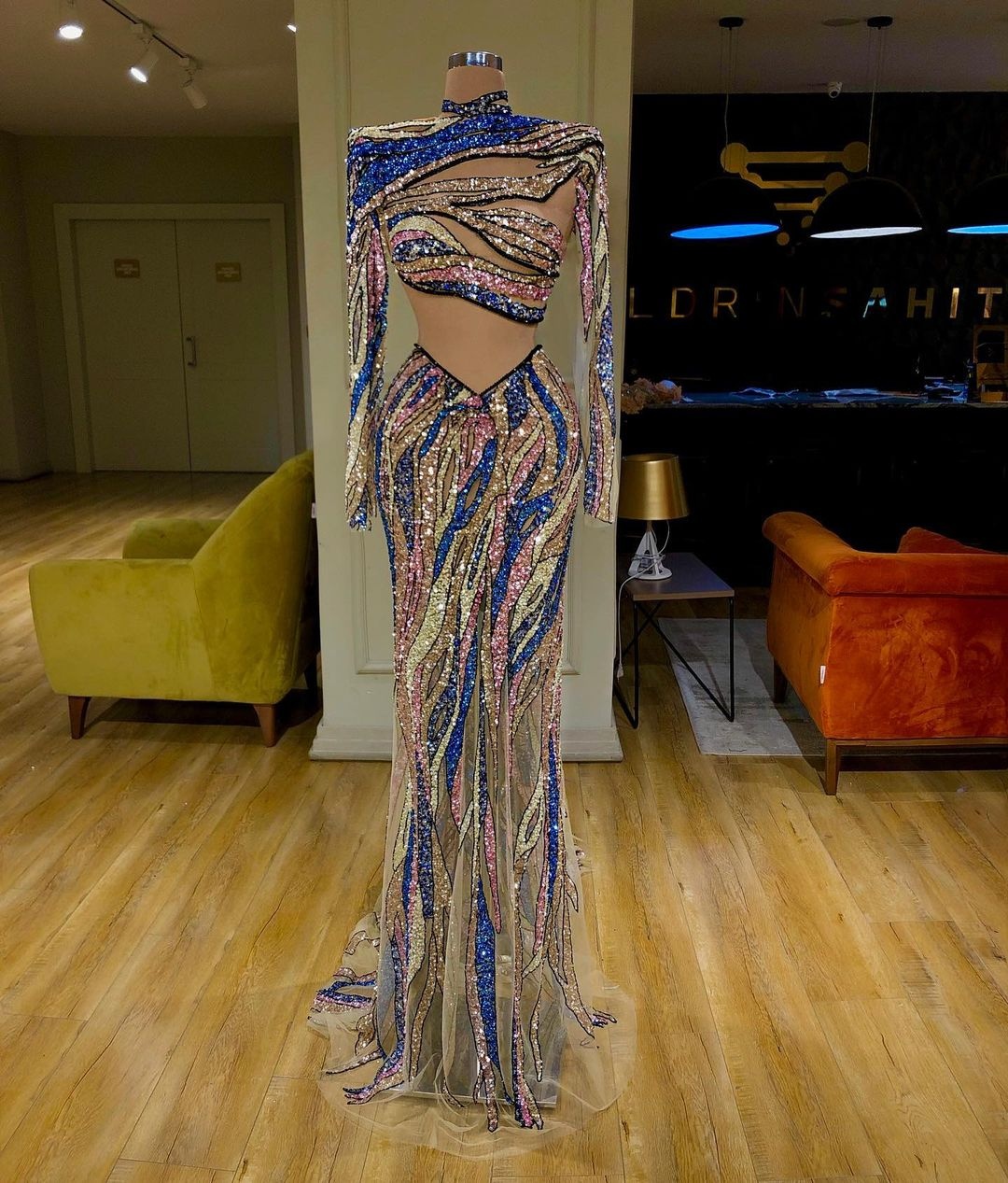 thái thị hoa mặc váy nhái ảnh 2 thai thi hoa mac vay nhai anh 2