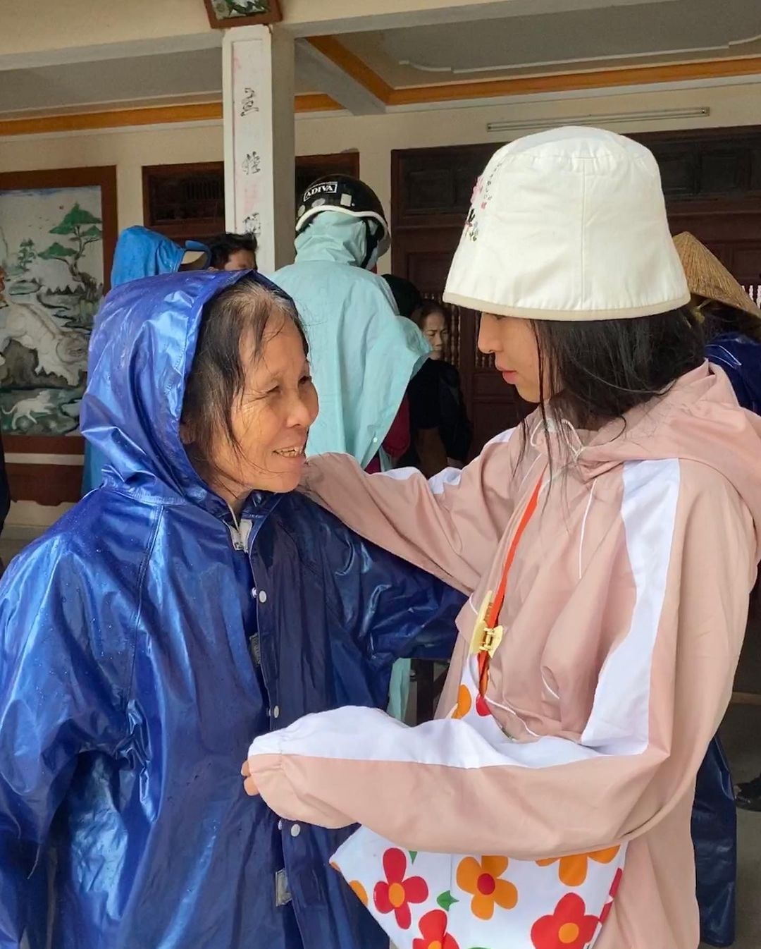 hoai linh quyen gop 10 ty dong anh 2