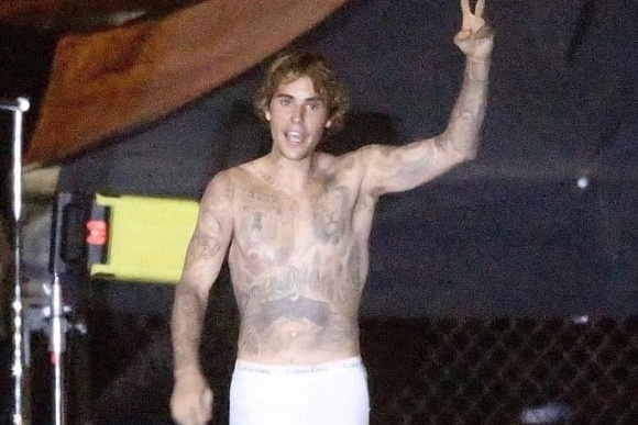 Justin Bieber mac noi y xuong pho hinh anh