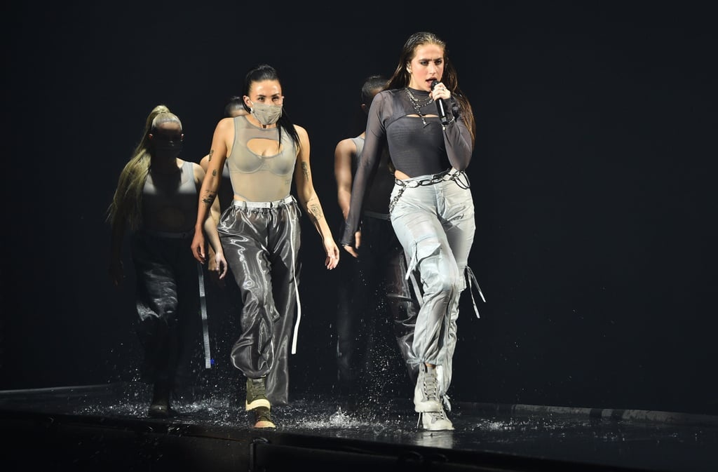 sao mac goi cam bieu dien MTV EMAs 2020 anh 6