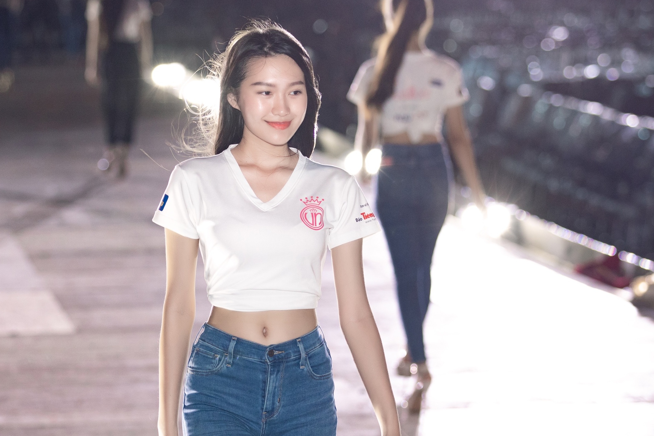 Tieu Vy va thi sinh Hoa hau Viet Nam tong duyet truoc dem thi hinh anh