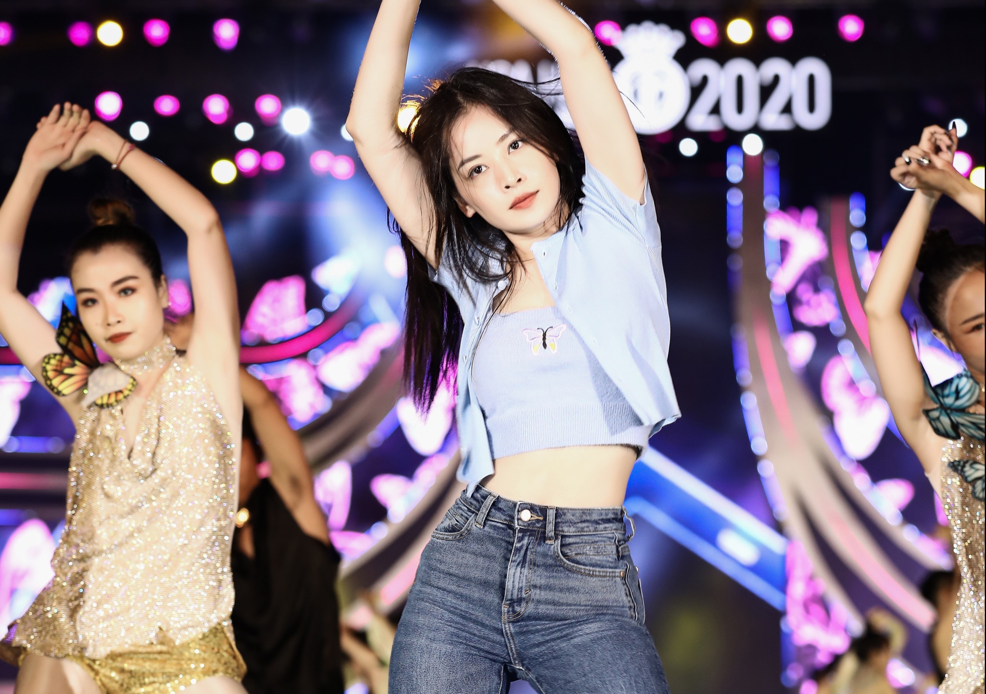 Chi Pu, MTV dien trong buoi tong duyet Hoa hau Viet Nam hinh anh