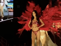 Nhan sac cua Tieu Vy va dan thi sinh hoa hau qua camera thuong hinh anh