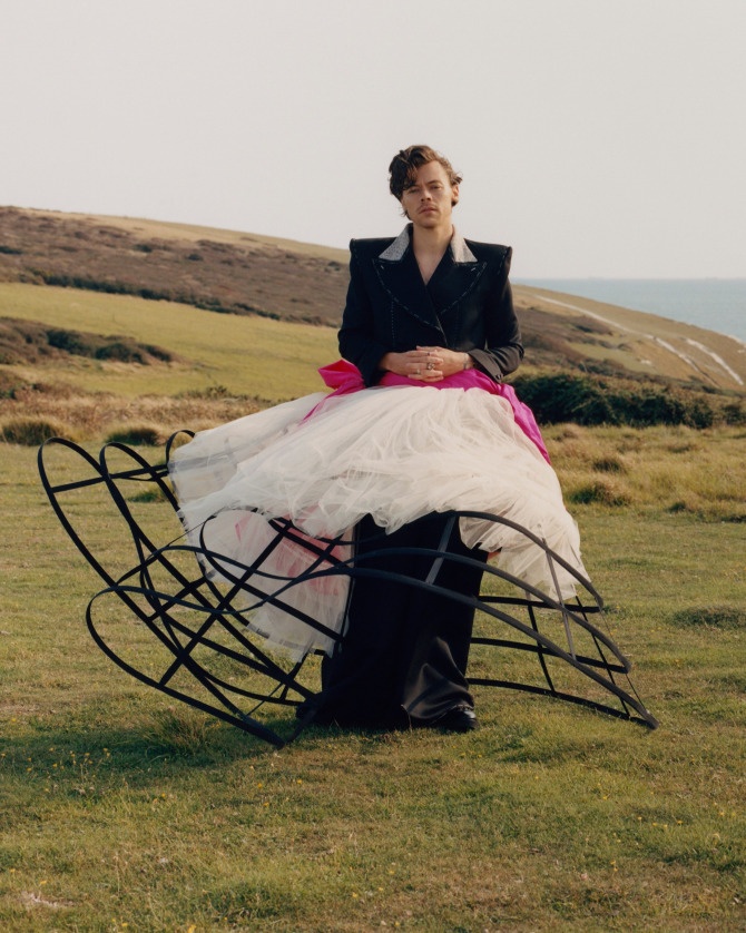 sao nam dau tien mac vay len bia vogue anh 2