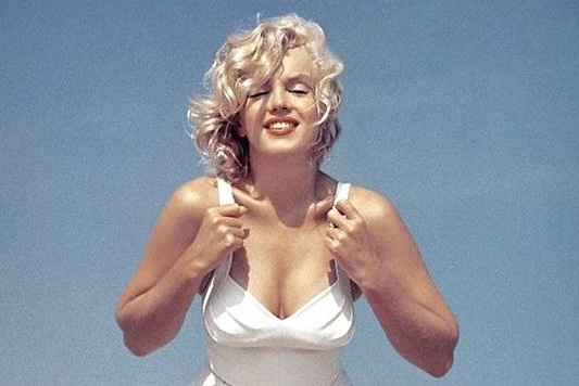 Marilyn Monroe, Michael Jackson co thu nhap trieu USD du da qua doi hinh anh