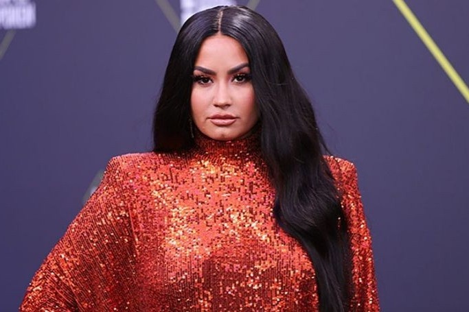 Demi Lovato va dan sao xuat hien o tham xanh People's Choice Awards hinh anh