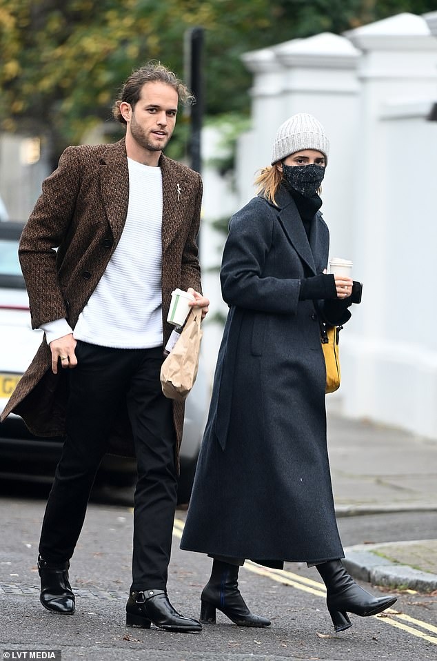 Emma Watson hen ho ban trai doanh nhan anh 1