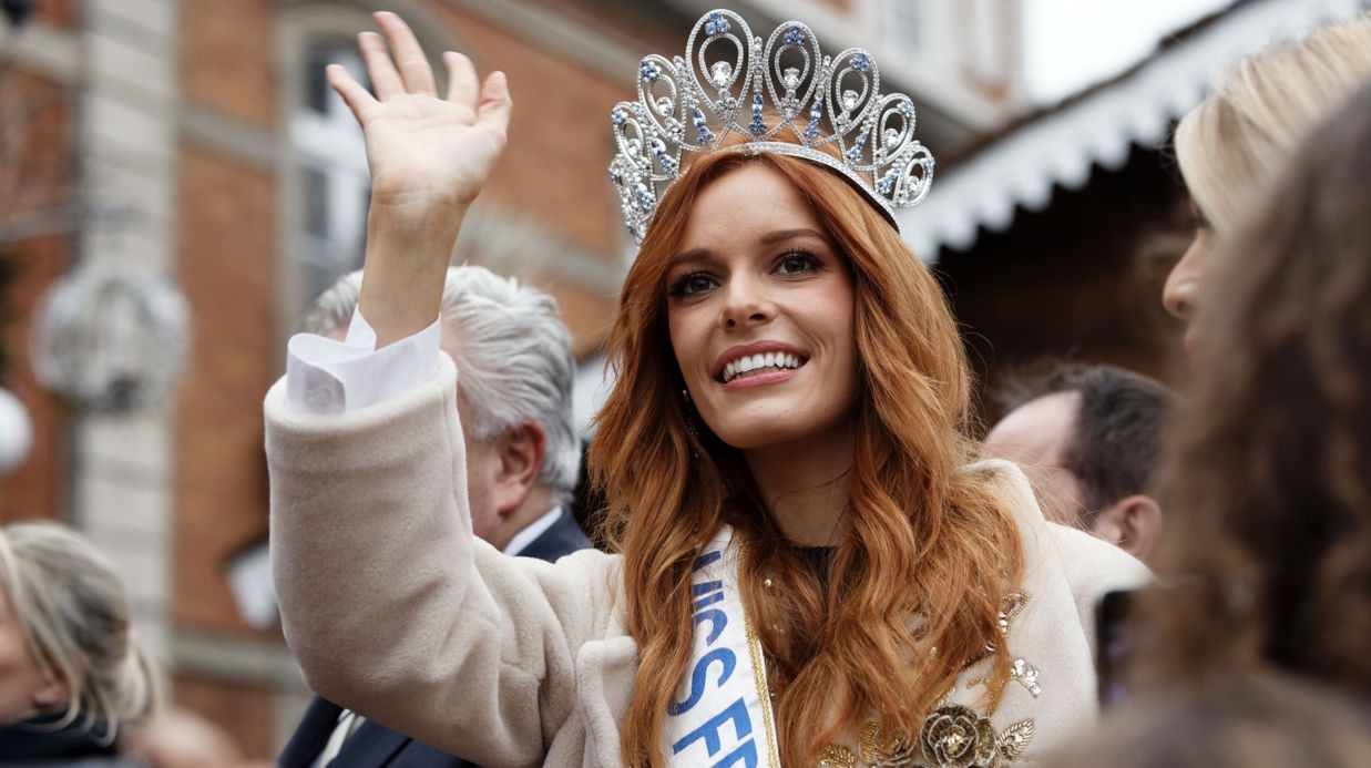 goc khuat sau nhung cuoc thi hoa hau anh 1