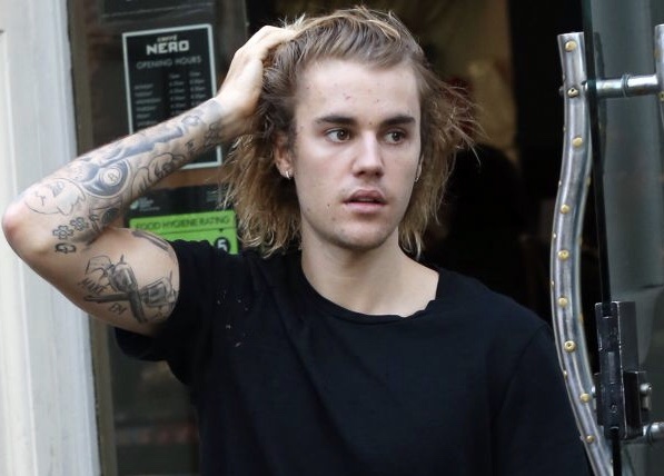 Be boi nao khien Grammy ngay cang gay tranh cai? hinh anh