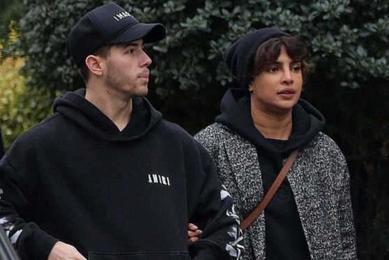 Hoa hau The gioi 2000 ky niem hai nam ket hon hinh anh