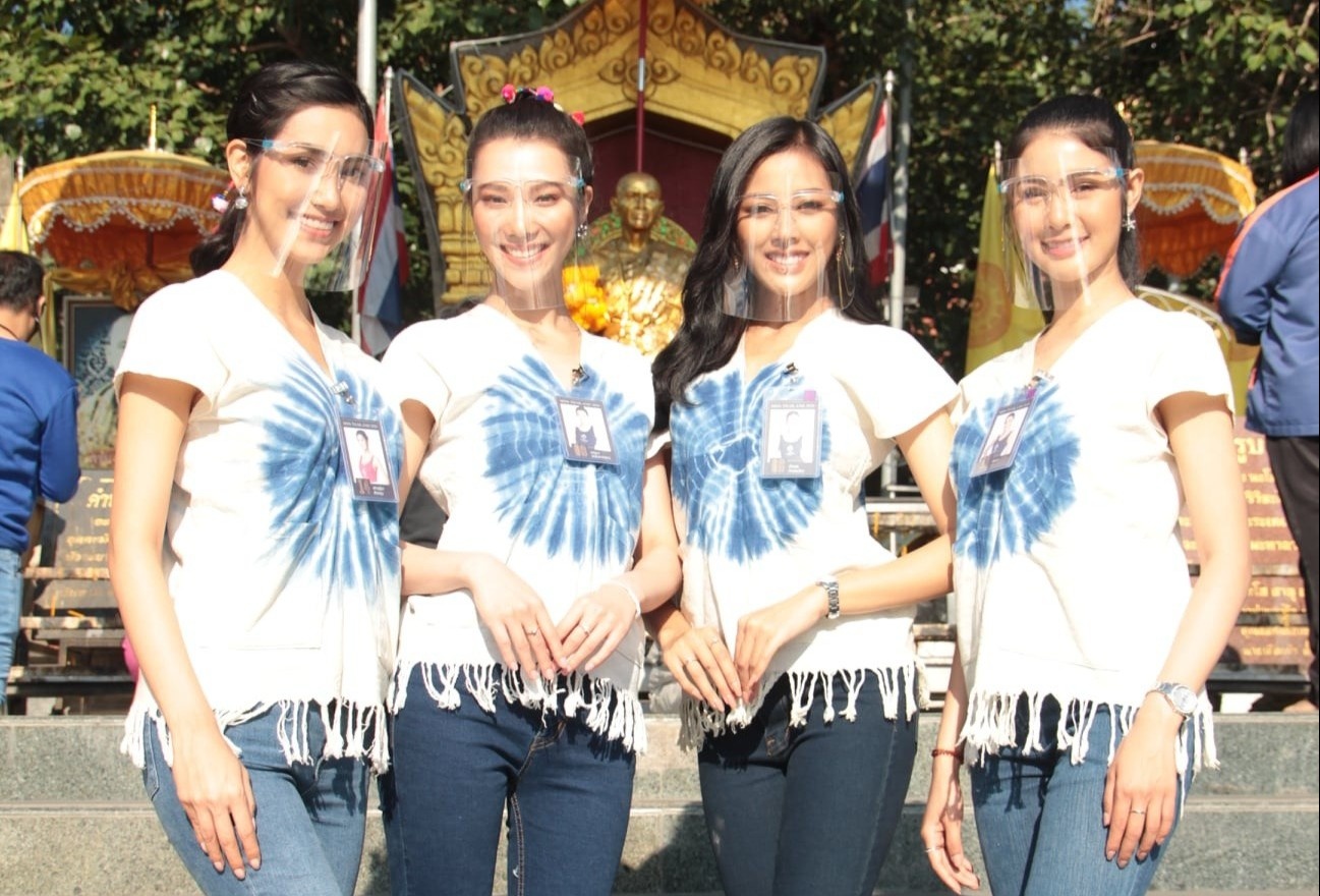 Thi sinh Hoa hau Thai Lan gap tai nan khi dang tao dang tren cau hinh anh