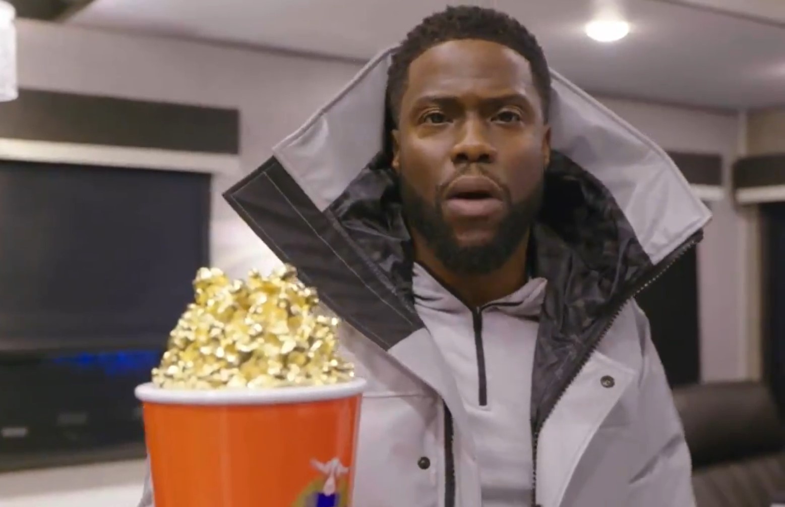 Lily Collins khoe vai tran tai MTV Movie & TV Awards anh 13