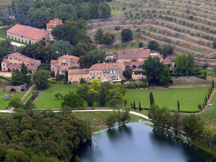 cach brad pitt tieu khoi tai san 300 trieu USD anh 2