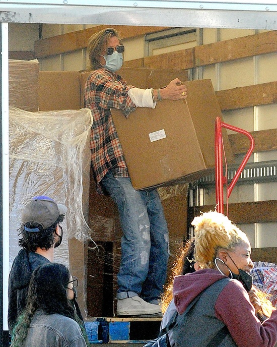 cach brad pitt tieu khoi tai san 300 trieu USD anh 3