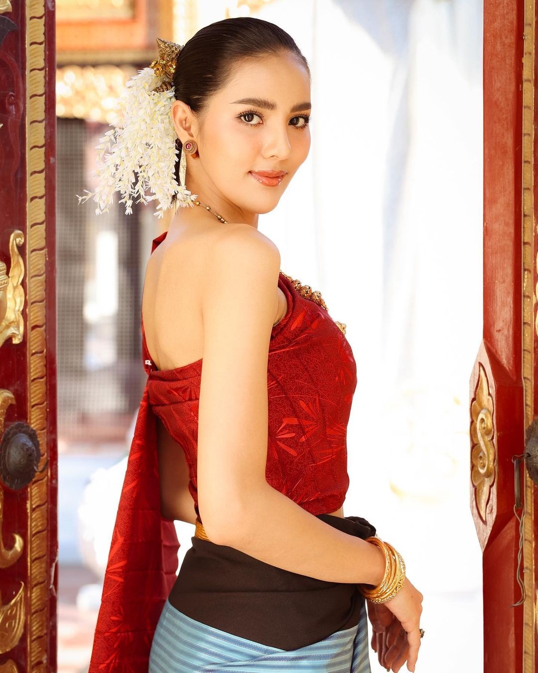 Nguoi mau 27 tuoi dang quang Hoa hau Thai Lan 2020 anh 12