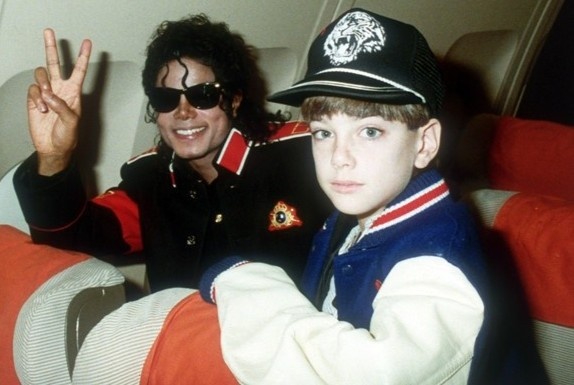 E-kip phim thua kien vi boi xau danh du Michael Jackson hinh anh