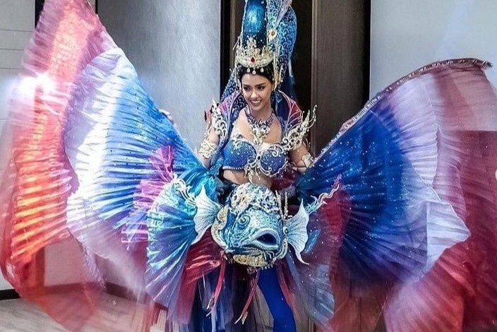 Trang phuc dan toc hinh ca choi cua Hoa hau Hoan vu Thai Lan hinh anh