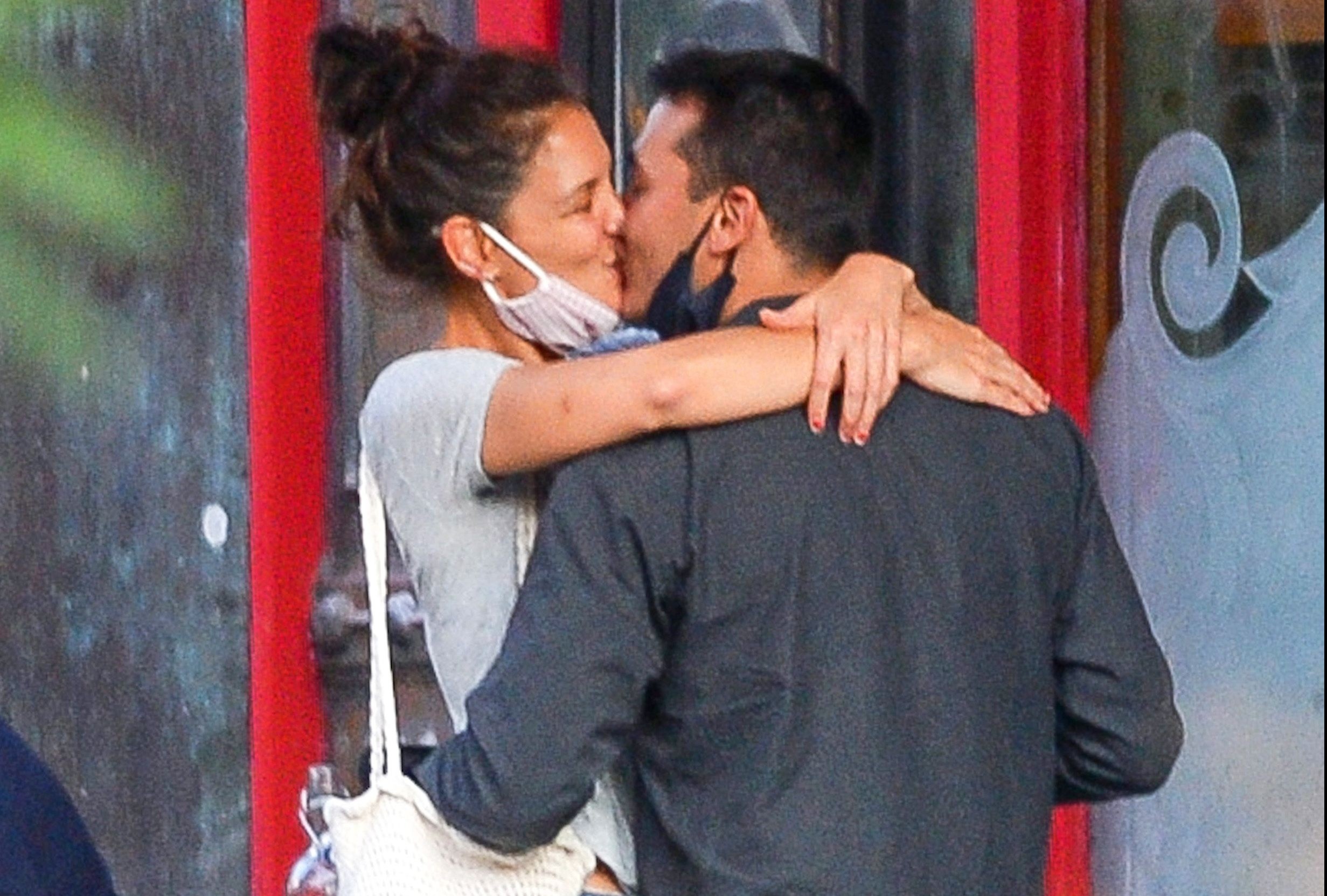 Katie Holmes noi yeu tinh tre vao ngay sinh nhat hinh anh