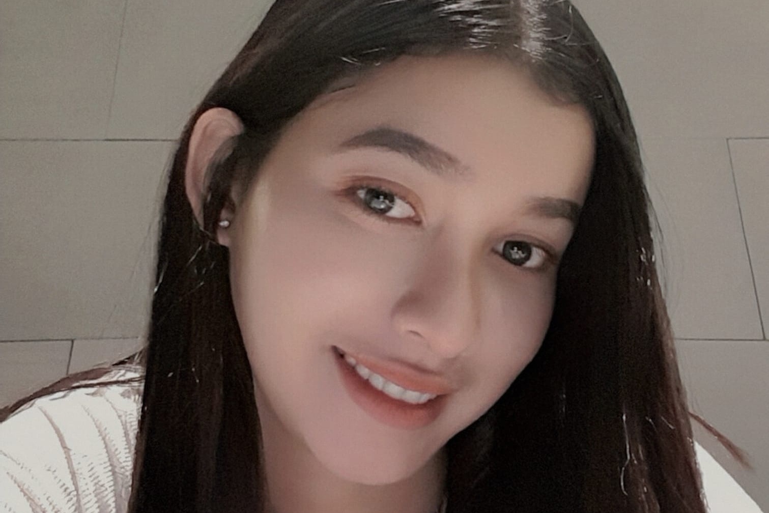 Nhan sac doi thuong cua Hoa hau Campuchia 2020 hinh anh