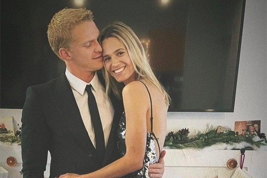 Cody Simpson co ban gai moi hau chia tay Miley Cyrus hinh anh