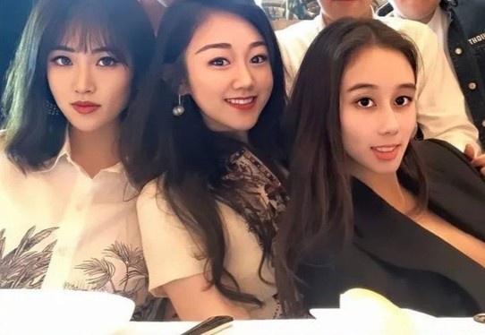 Con gai CEO Huawei lam nguoi mau anh anh 14