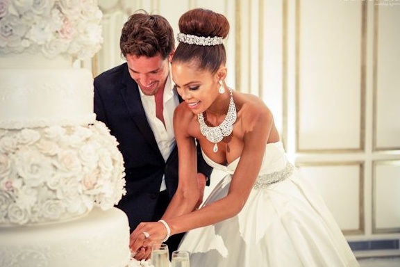 Crystle Stewart - hoa hau co tam anh huong o My hinh anh